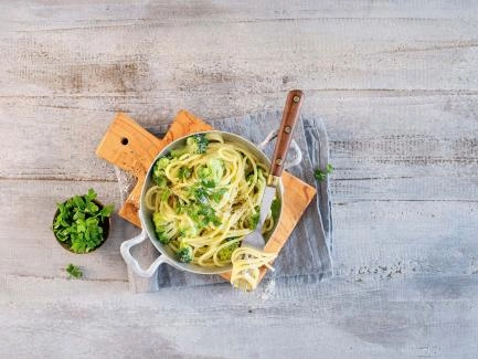 Spaghetti an Broccoli-Petersilien-Sauce
